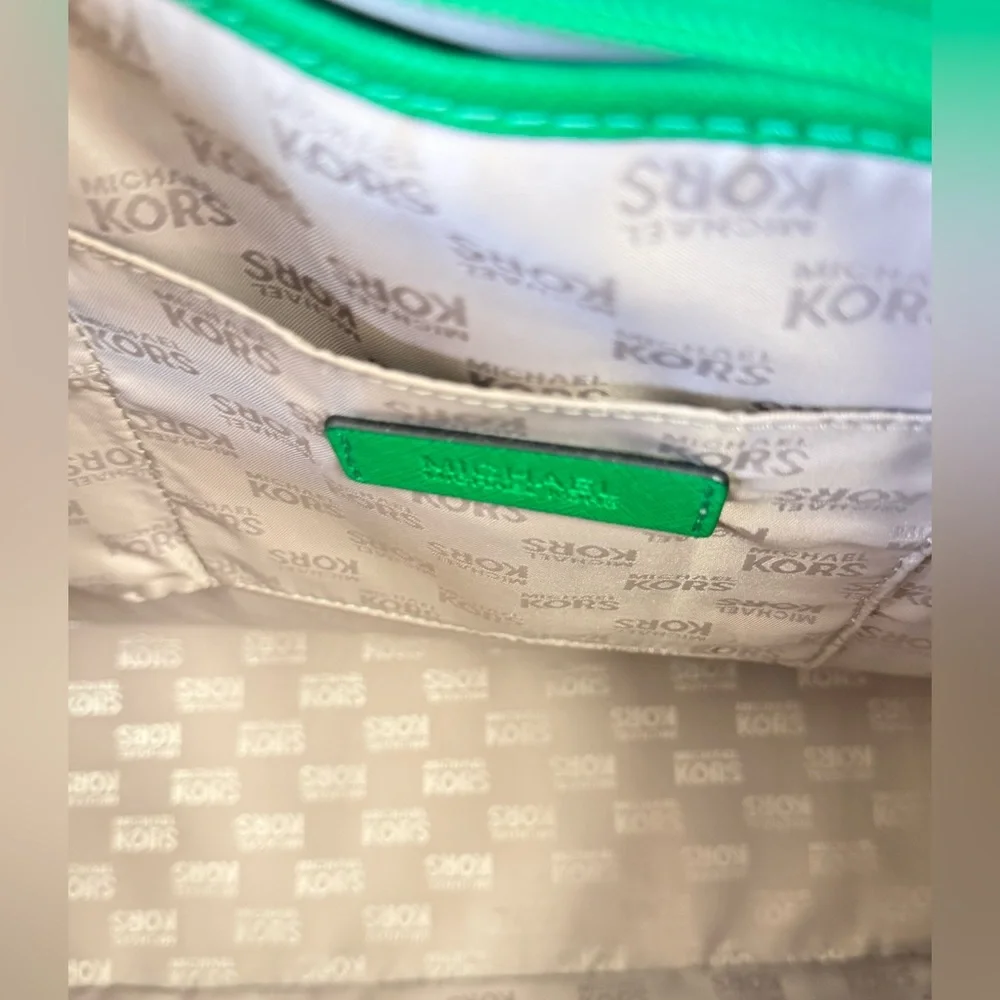 BARELY USED ….. MICHAEL KORS JET SET TOTE BAG w/WALLET & DUST BAG - Picture 7 of 10